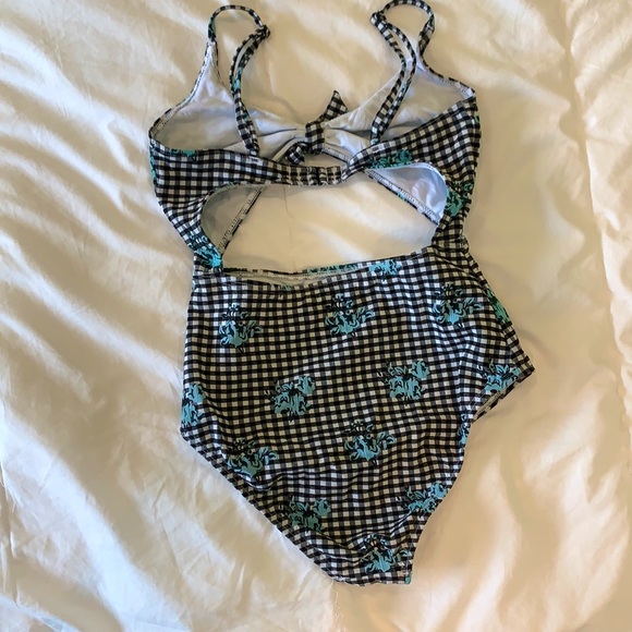 One price bathing suit with cutouts - Picture 2 of 2